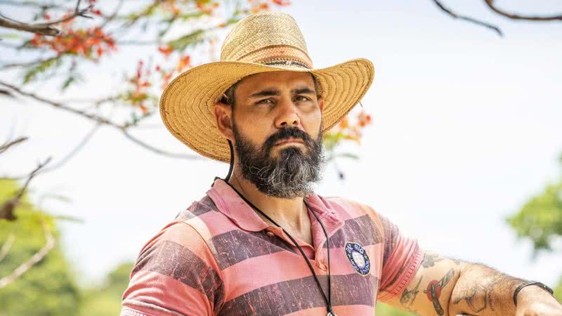 Juliano Cazarré como o personagem Alcides na novela Pantanal - Foto: Globo / João Miguel Junior