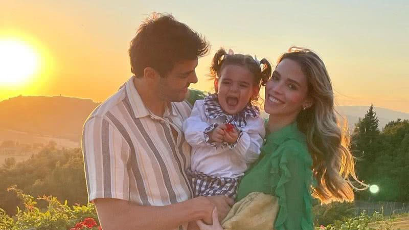 Carol Dias e Kaká trocam beijos em viagem para a Itália com a herdeira - Reprodução/Instagram