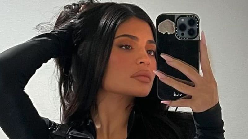 Kylie Jenner faz ensaio sensual na cama e leva fãs à loucura ao mostrar corpão esbelto - Foto/Instagram