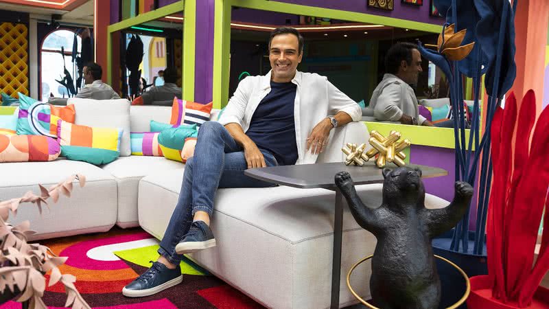 Tadeu Schmidt na casa do Big Brother Brasil 22 - Foto: Globo / Sergio Zalis