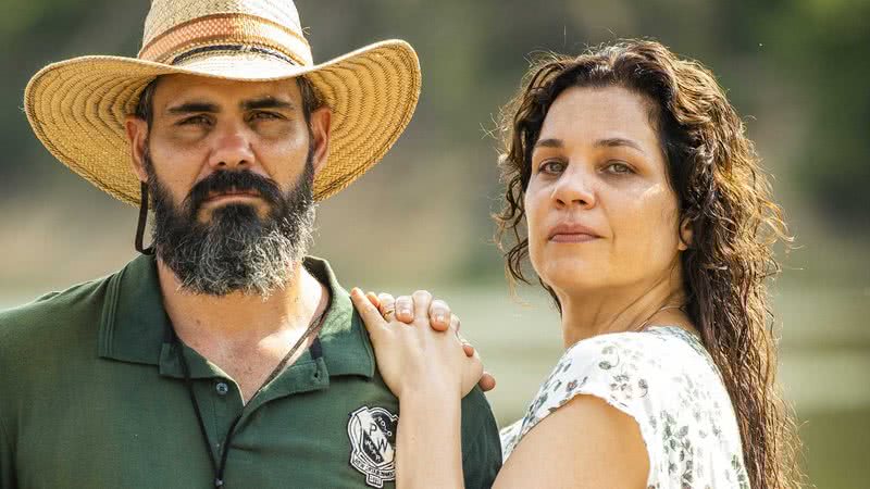 Alcides (Juliano Cazarré) e Maria Bruaca (Isabel Teixeira) na novela Pantanal - Foto: Globo / João Miguel Junior