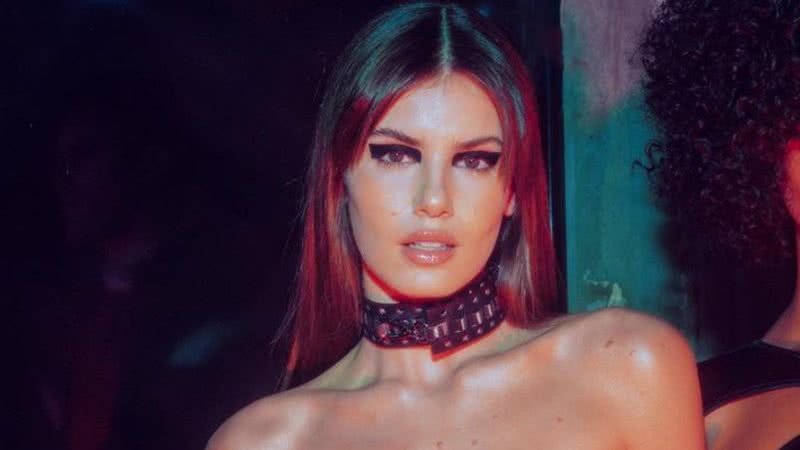 Camila Queiroz entra nos assuntos mais comentados do Twitter após SPFW - Reprodução/Instagram/fredothero