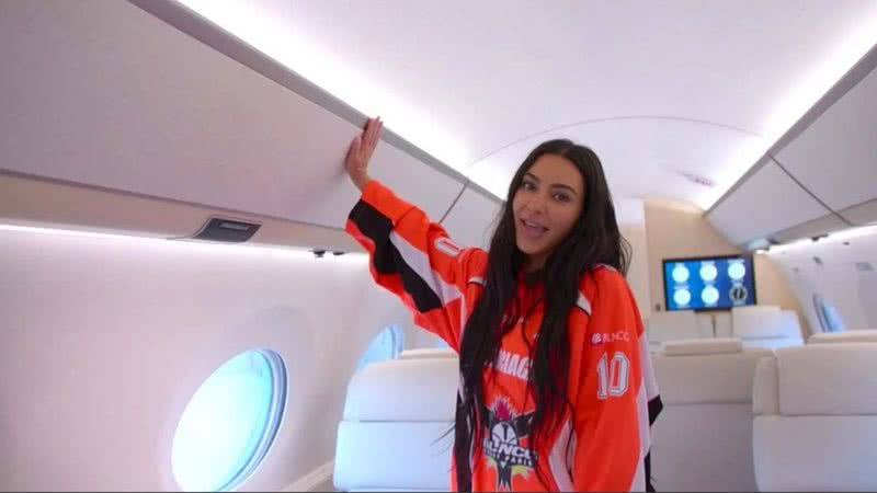 Kim Kardashian exibe detalhes do 'Kim Air', seu avião particular luxuoso avaliado em R$ 719 milhões - Foto/Reprodução