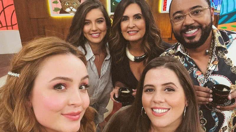 Larissa Manoela abre álbum de fotos dos bastidores de sua participação no 'Encontro' - Foto/Instagram