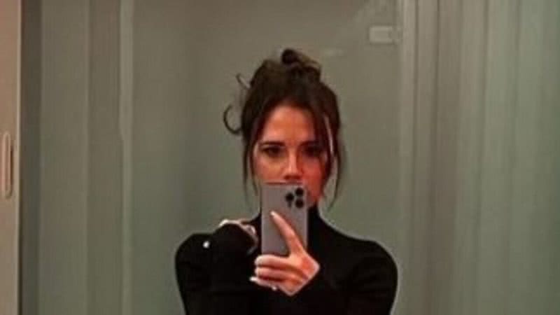 Victoria Beckham usou um vestido preto para um date com seu marido - Reprodução: Instagram