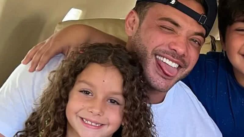 Wesley Safadão se apresenta em show com a filha, Ysis, e encanta a web - Reprodução/Instagram