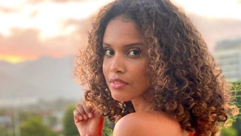 Aline Dias surge deslumbrante na web e ganha elogios dos fãs: "Perfeita" - Reprodução/Instagram