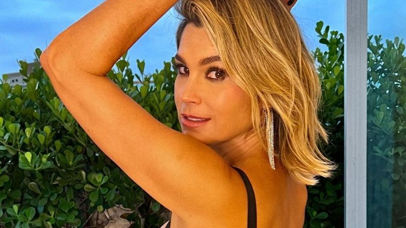 Flávia Alessandra ostenta corpaço em fotos de biquíni - Reprodução/Instagram