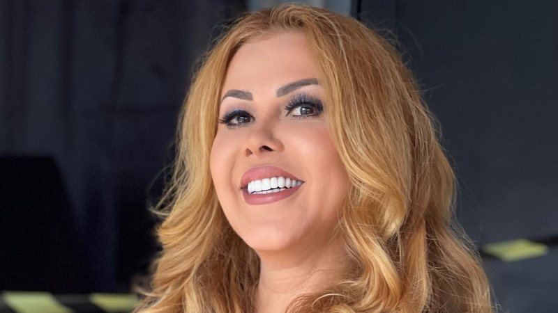 Após aparecer com o rosto inchado, Joelma posta foto sorridente e reflete : "Seja forte" - Reprodução/Instagram