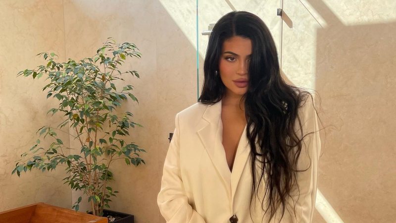 Kylie Jenner posta foto coladinha com a filha mais velha em avião particular e semelhança entre elas impressiona os fãs - Foto/Instagram