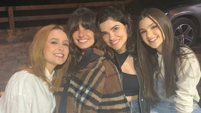 Larissa Manoela mostra encontro com Isis Valverde, Vanesse Giácomo e Debora Ozório - Reprodução/Instagram