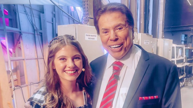 Lorena Queiroz aproveitou a sua participação no Programa Silvio Santos para finalmente tirar a tão sonhada foto com o dono do SBT - Reprodução/Instagram