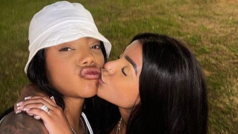 Ludmilla se derrete por Brunna Gonçalves e troca beijão com a esposa em clique no pôr do sol - Foto/Instagram