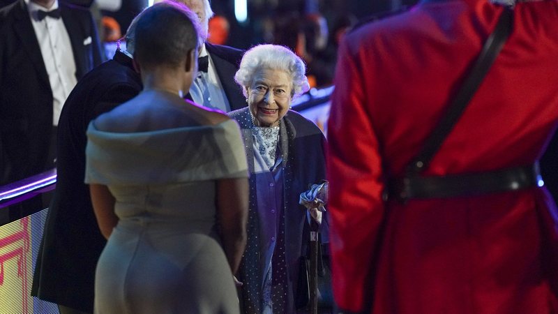 A Rainha Elizabeth II chegou sorridente para o primeiro evento do Jubileu que foi televisionado - Foto: Getty Images