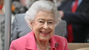 Rainha Elizabeth II escolhreu um look rosa para ir a um show de flores - Foto: Getty Images