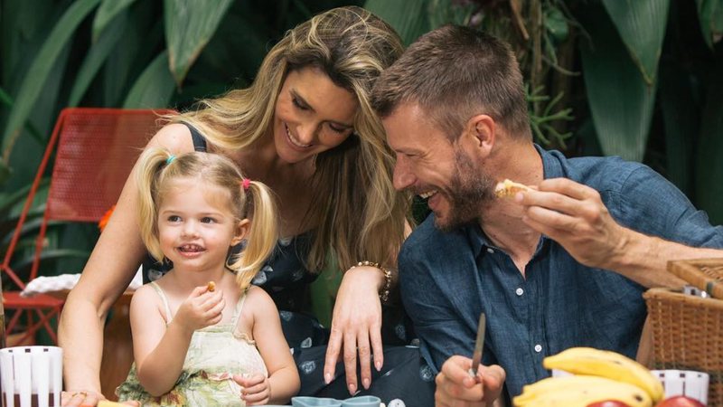 Rodrigo Hilbert e Fernanda Lima aproveitaram um momento de muita diversão com a caçula - @marinabaggio_