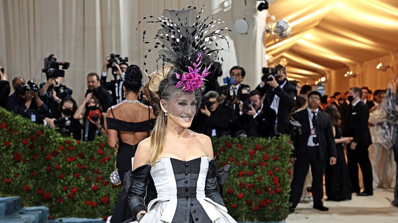 Sarah Jessica Parker foi presenteada por uma fã brasileira - Foto: Getty Images