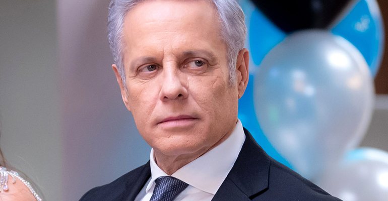 Sergio na novela Se Nos Deixam - Foto: Divulgação / SBT e Televisa