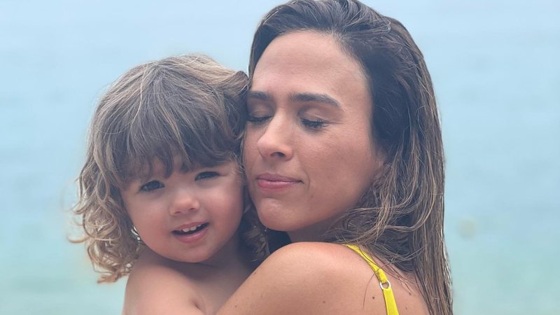 Tatá Werneck brinca ao tirar foto desenquadrada com a filha - Reprodução/ Instagram