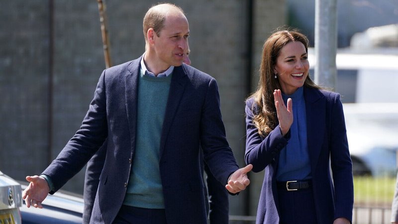 Príncipe William e Kate Middleton visitaram uma escola e uma Universidade no primeiro dia de visitas na Escócia - Foto: Getty Images