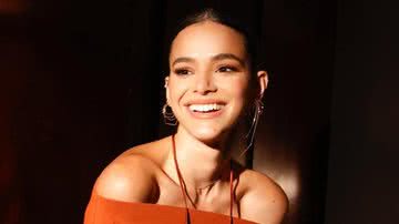 Atriz Bruna Marquezine exibe reação ao receber convite para o filme da DC, 'Besouro Azul' - Reprodução/Instagram