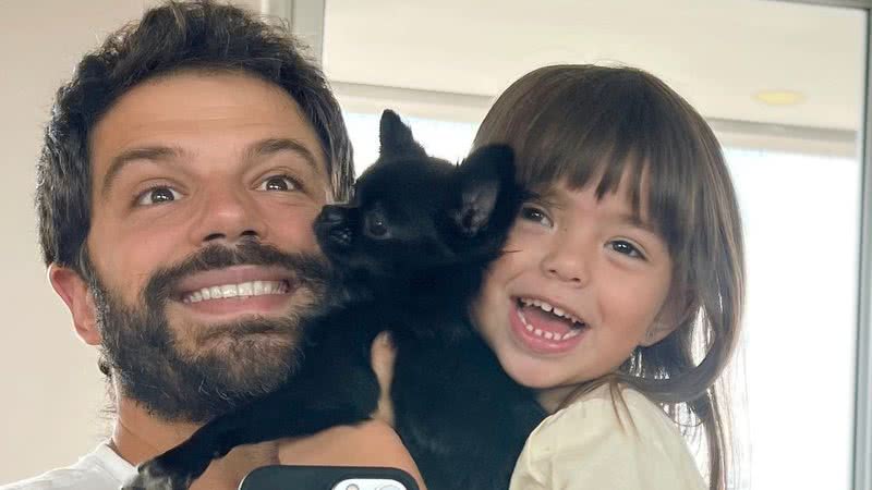 Duda Nagle e a filha, Zoe, se divertem em cenário de sessão de fotos - Foto/Instagram