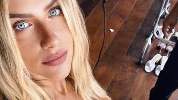 Giovanna Ewbank posa de camisola e bota no espelho - Reprodução/ Instagram