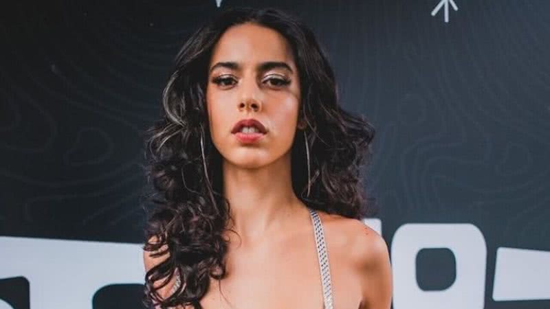 Com look prateado ousado, Marina Sena soltou a voz e abriu sorrisos no palco do Lollapalooza - Reprodução: Instagram