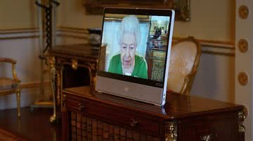 A Rainha Elizabeth já está se sentindo melhor de acordo com seu filho Charles - Foto: Getty Images