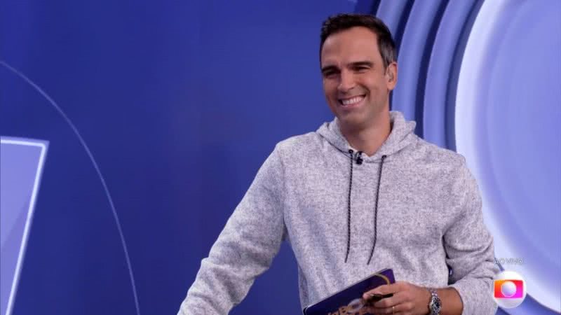 Tadeu Schmidt durante o programa ao vivo - Globo