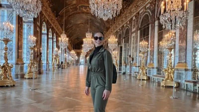 Viajando pela França, Aline Mineiro visita Château de Versailles, na capital parisiense - Foto: Reprodução / Instagram