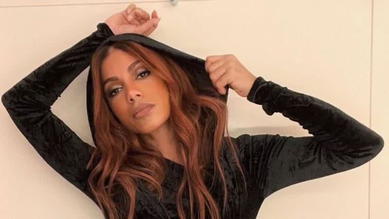 Até Anitta foi surpreendida com o lançamento de três músicas de seu novo projeto - Reprodução: Instagram