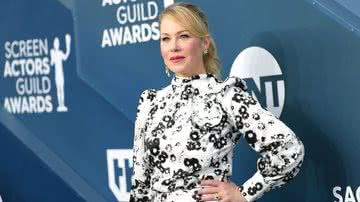 Christina Applegate conta dificuldades ao ser diagnosticada com doença autoimune - Foto: reprodução/Netflix