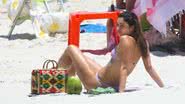 Sophie Charlotte na praia com biquíni cavado - Foto: AgNews/Dilson Silva