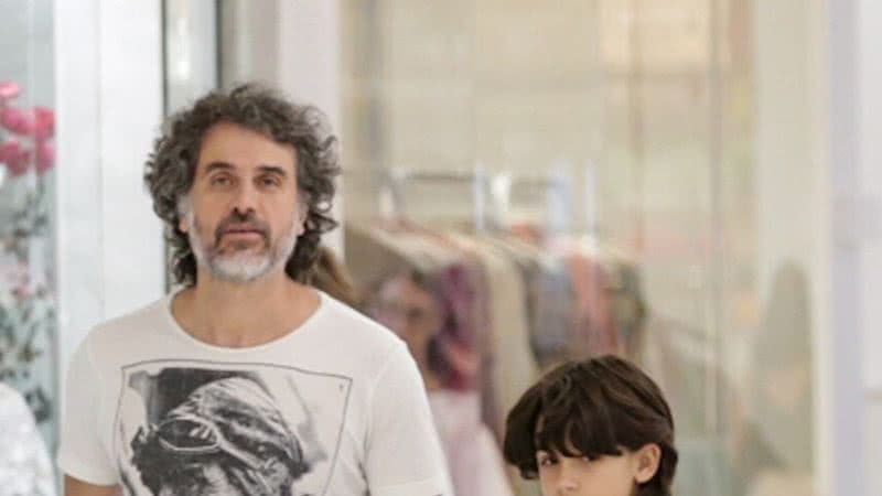 Eriberto Leão foi fotografado passeando com os filhos em shopping - Foto: Victor Chapetta/Agnews