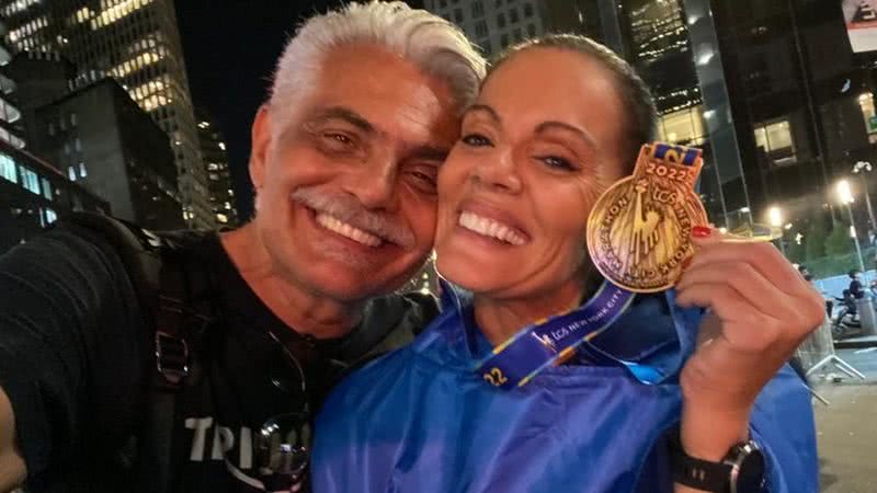 Mocita Fagundes corre maratona em NY e posa com Tarcísio Filho - Foto: reprodução/Instagram