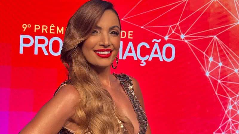 Patrícia Poeta surge arrasadora em vestido brilhante decotado - Reprodução/Instagram