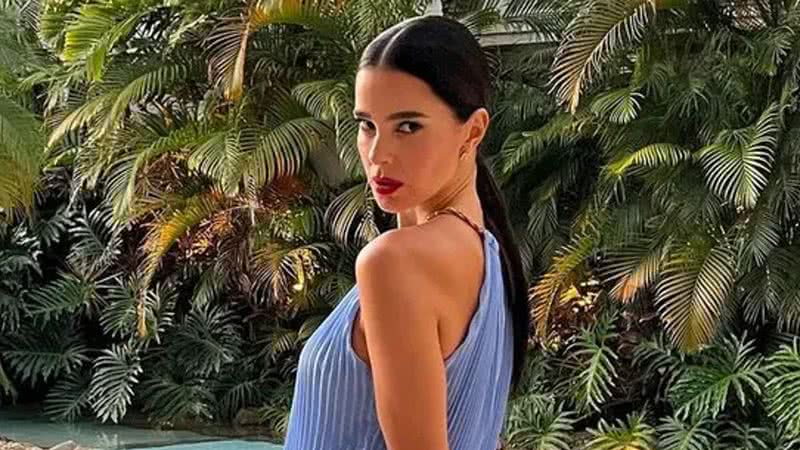 Vera Viel exibe elegância em vestido azul céu - Foto: Reprodução/Instagram