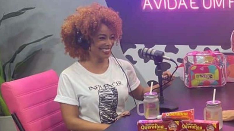 Alinne Prado no podcast Vaca Cast - Foto: Reprodução / Instagram