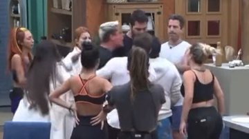 Após briga generalizada, produção do reality show A Fazenda 14 precisou conter peões exaltados - Foto: Reprodução / Twitter