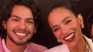 Bruna Marquezine e Xolo Mariduena chegam juntos em première de filme da DC - Reprodução/Twitter