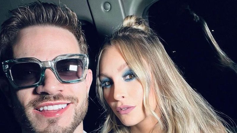 Carla Diaz e Felipe Becari completaram um ano de namoro - Reprodução: Instagram