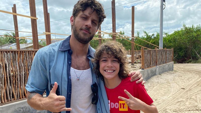 Chay Suede e João Bravo nos bastidores da novela 'Travessia' - Foto: Arquivo Pessoal