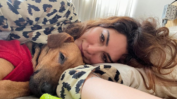 Fernanda Paes Leme aparece chorando após piora no estado de saúde de sua cachorra - Foto: Reprodução/ Instagram