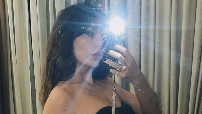 Fazendo carão, atriz Isis Valverde arrasa com look transparente - Reprodução/Instagram