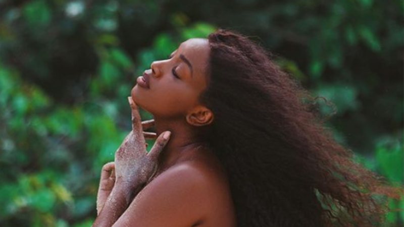 Iza faz novo ensaio fotográfico na praia - Foto: Reprodução / Instagram; Carol Caminha