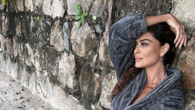 A beira da piscina, atriz Juliana Paes compartilha fotos e vídeos de ensaio fotográfico - Foto: Reprodução / Instagram