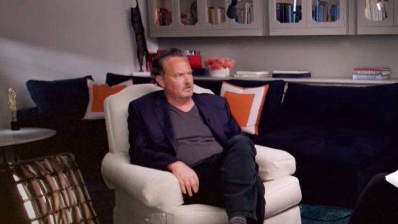 Matthew Perry, de Friends, chora ao dar relato sincero sobre sua batalha contra o vício - Foto: Reprodução / YouTube