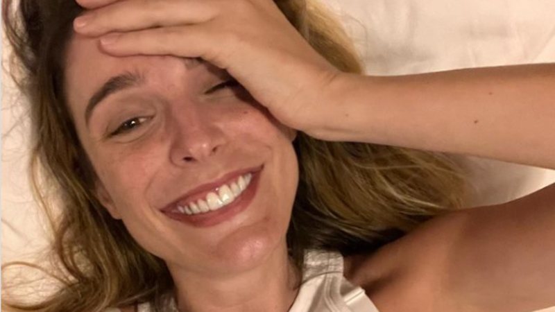 Apresentadora Rafa Brites publica foto sorrindo após momento engraçado que viveu durante tomografia - Foto: Reprodução / Instagram