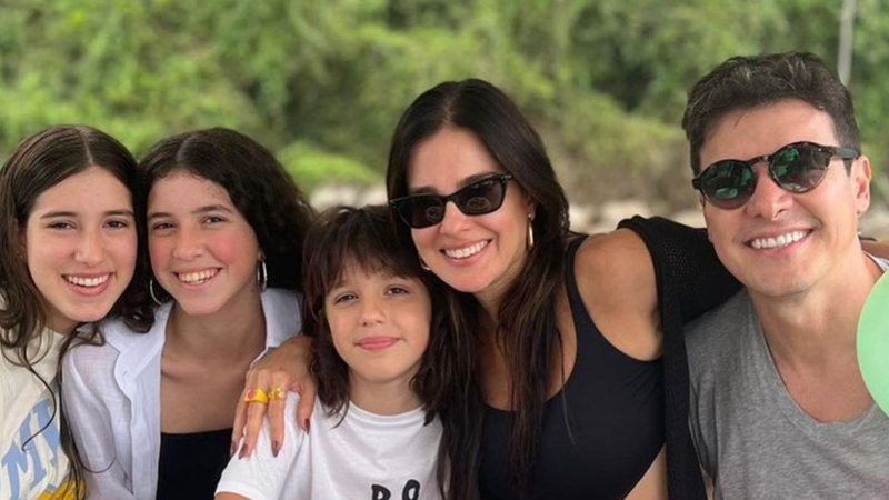 Vera Viel e as filhas fazem surpresa de aniversário para Rodrigo Faro - Reprodução/Instagram